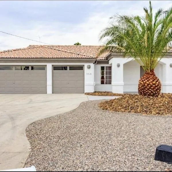 Newly remodeled family friendly home near lake, hotel v destinaci Lake Havasu City