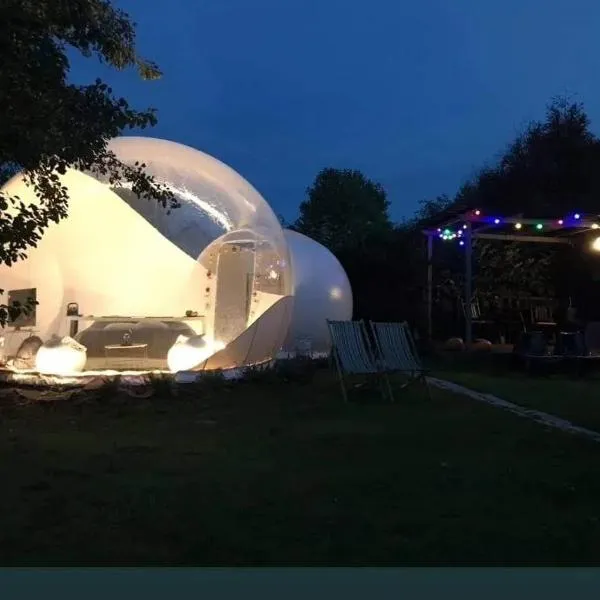 La bulle, hotel v destinaci Attiches