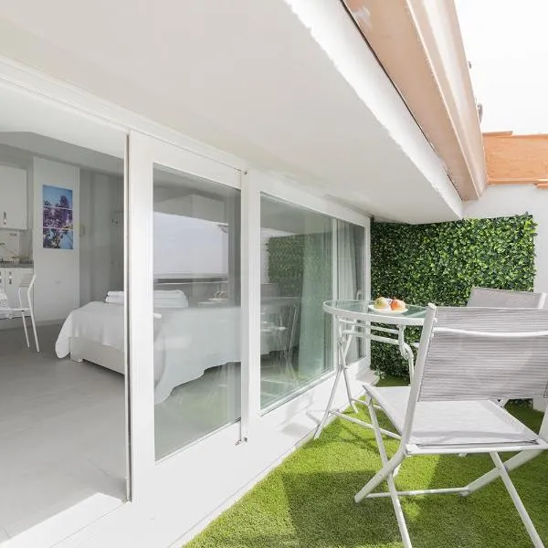 Buhardilla con terraza acogedora, khách sạn ở Coslada