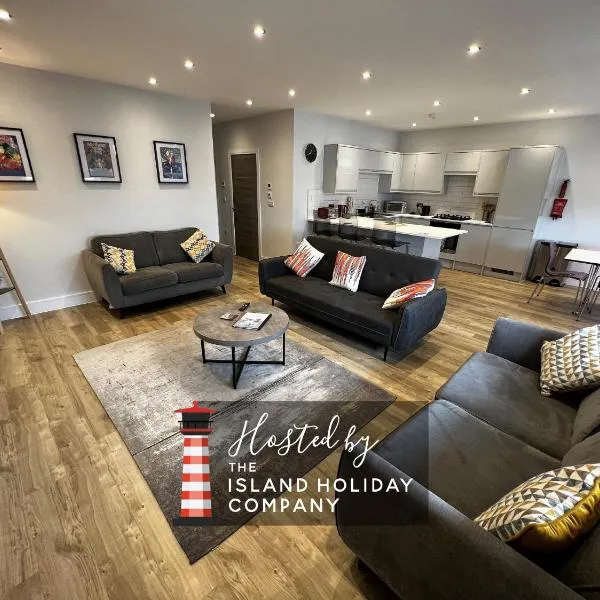 Colonels Apartment-Ground Floor Beach Front Apartment in Sandown, hotel in Sandown