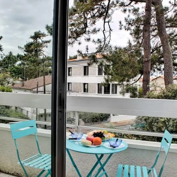 Escale à la mer, plage de Royan à pied et balcon – hotel w mieście Saint-Georges-de-Didonne