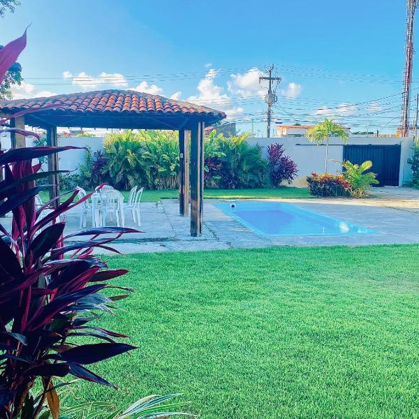 Casa aconchegante com piscina e muito espaço verde - Foto 4