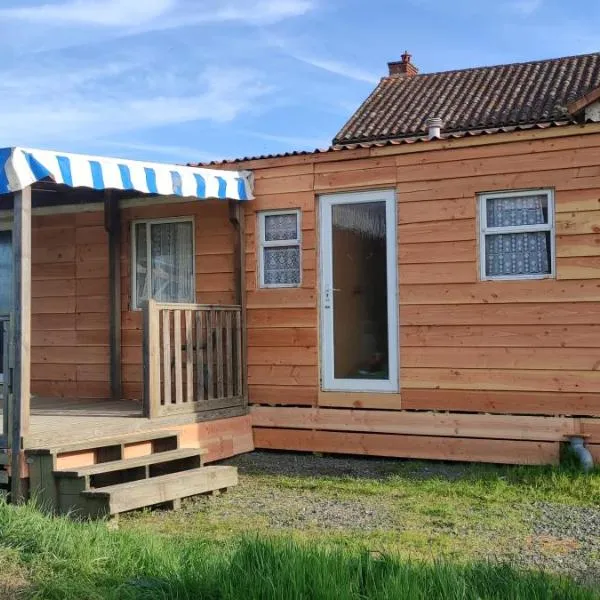 Beau mobilhome isolé, style anglais de 40m2 – hotel w mieście Lussac-les-Châteaux