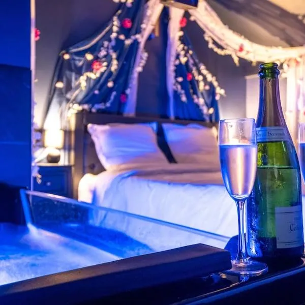 Le Boudoir Secret - Love Room avec Chambre Secrète, hotel v destinácii Le Luc
