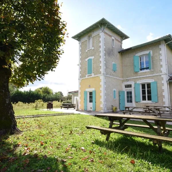 Villa avec piscine et billard – hotel w mieście Sabres