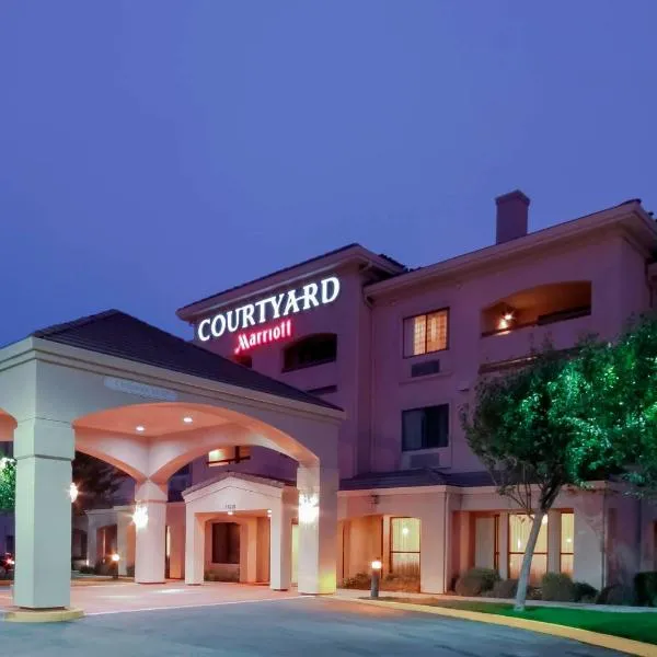 Courtyard By Marriott Salinas Monterey, מלון בסלינס