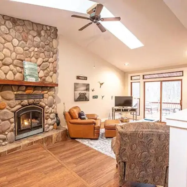 Cozy Chalet - Shanty Creek, Bellaire, hotel in Bellaire