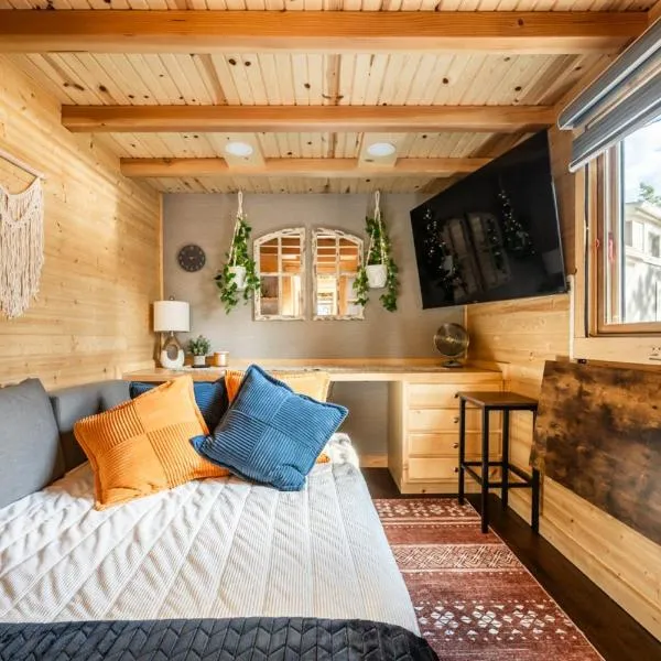 Luxury Glamping Tiny Haven, Firepit & Grill, hotel v destinaci Woodland Park