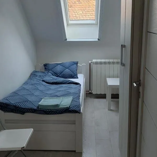 Privatna soba Marijana-Olja, hotel in Surčin