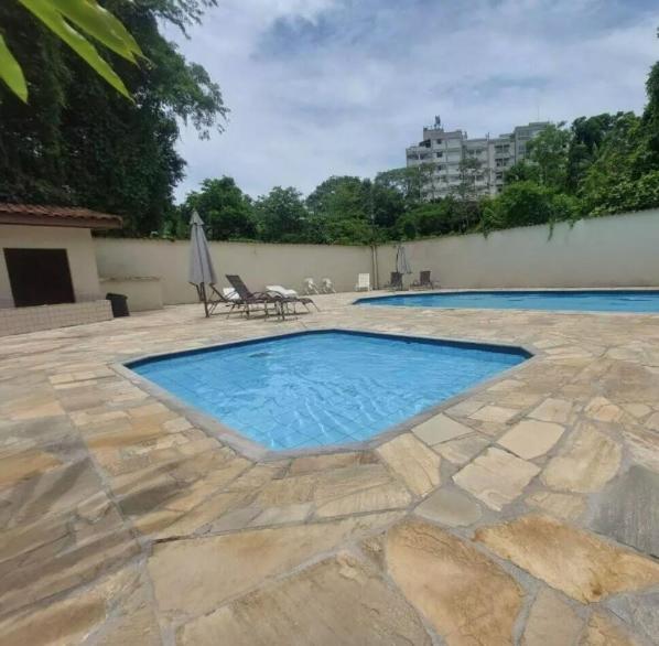 Apartamento com piscina Cond Itaguá