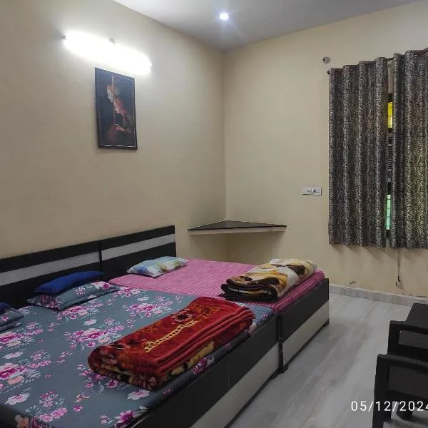 Brij Lok Dhaam 89792sham16956, hotel di Mathura