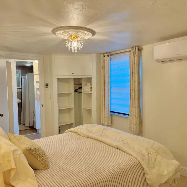 PRIVATE Cozy Guest Suite Near Hard Rock Guitar, hotel v destinaci Fort Lauderdale