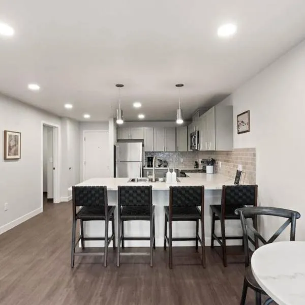 Spacious, King Bed, w Pool Table & Brunch Below! 303, hotel en Spokane