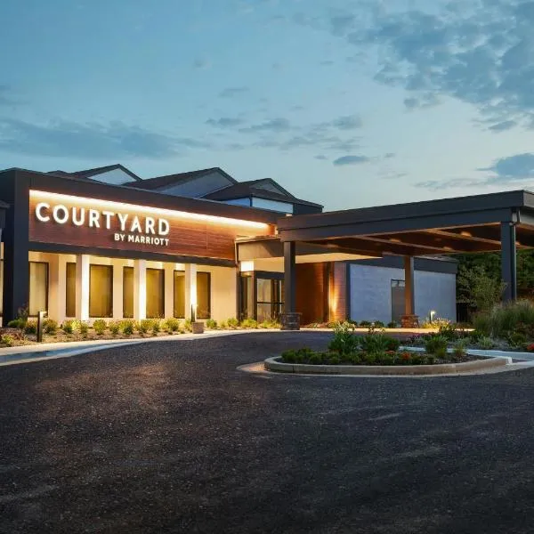 Courtyard St. Louis Westport Plaza, hotel v destinaci Maryland Heights