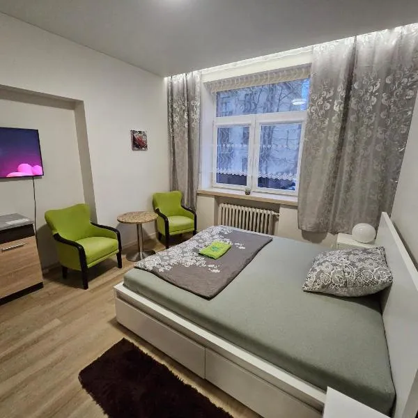 Kauno apartamentai king size bed, hotel in Kaunas