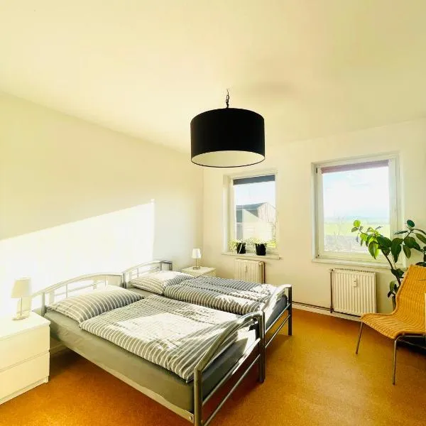 "MTS-Haus Zettemin" - 2 Familienfreundliche Ferienwohnungen in Mecklenburg, hotel v destinaci Zettemin