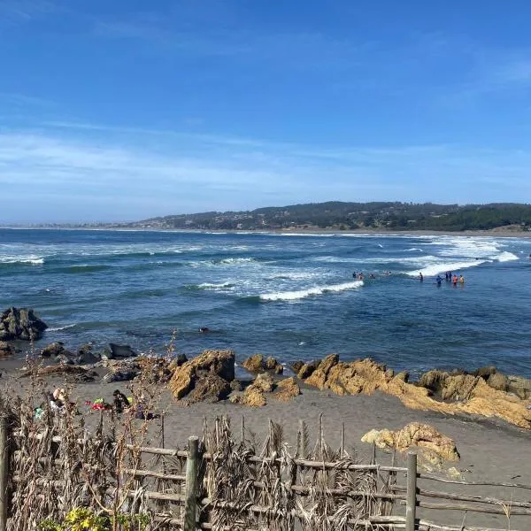 Beach Surf Front-Mareva House, hotel in Pichilemu