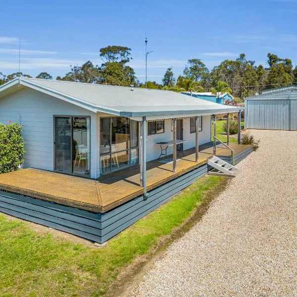 5 Lees Road, Mallacoota, hotel in Mallacoota