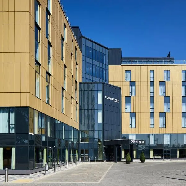 Courtyard by Marriott London Heathrow Airport, hotel sa Hillingdon