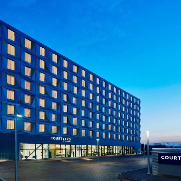 Courtyard by Marriott Luton Airport, hotel in Luton