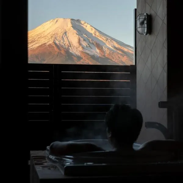 Mt Fuji View and Private Sauna Ryokan Shizuku, hotel in Yamanakako