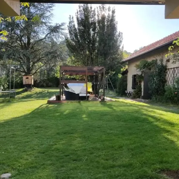 Maison chalet au calme avec jardin, hotel en Aix-les-Bains