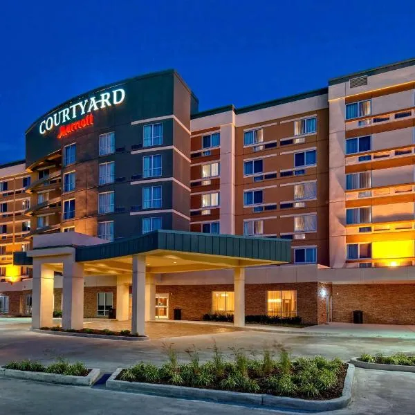 Courtyard by Marriott Westbury Long Island, hotel v destinaci Westbury