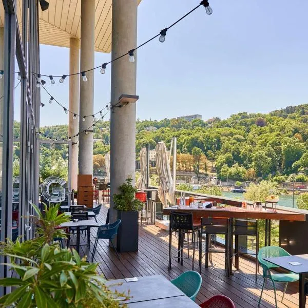 Novotel Lyon Centre-Confluence Bord de Saone, hotel in Lyon