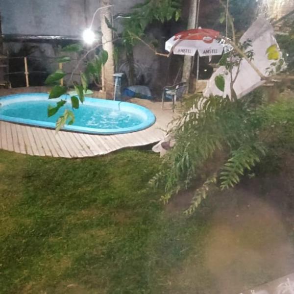 Casa na praia com quintal amplo e piscina