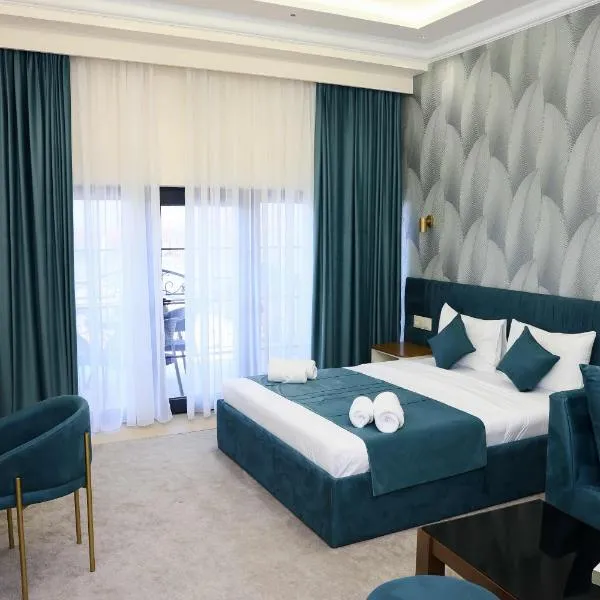 Ketrin Hotel Restaurant, hotel v destinaci Ayntʼapʼ