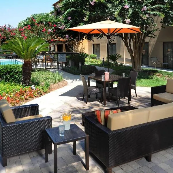 Courtyard by Marriott Houston Hobby Airport, hotel v destinaci Houston