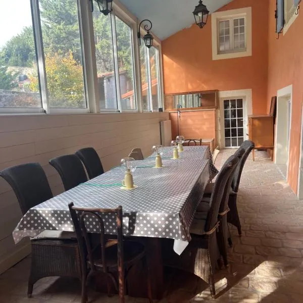 La maison perchée – hotel w mieście Le Puy-en-Velay