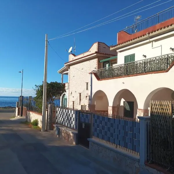 Casa Fronte Mare – hotel w mieście Isola delle Femmine