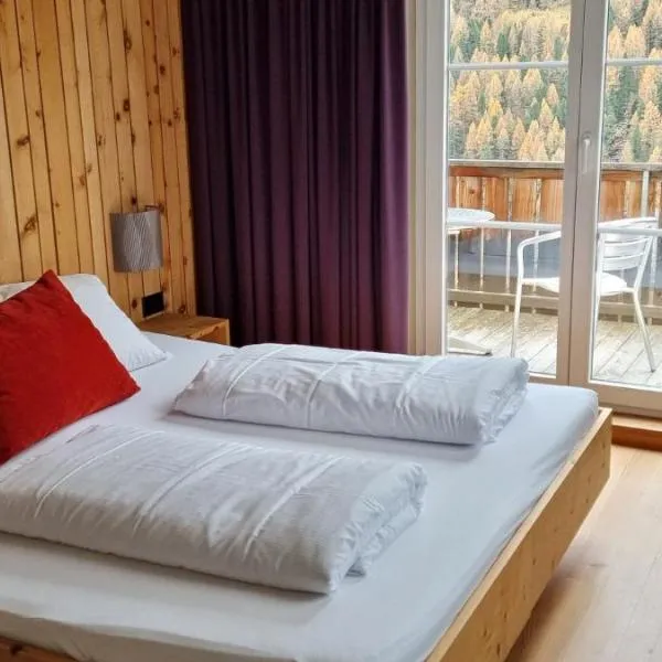 Capetta Appartement, hotel v destinaci Cresta