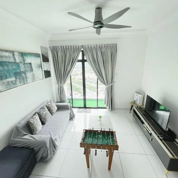 Platino up to 10 Pax, Few steps to paradigm and Escape JB, hotel in Johor Bahru