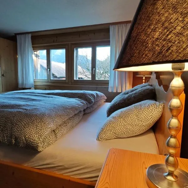 Charmantes Haus in Unterseen, hotel v destinaci Unterseen
