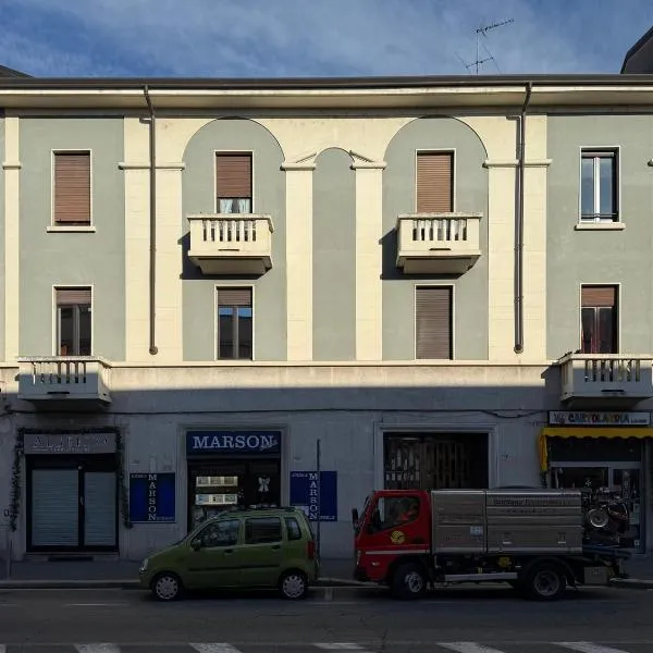 La Casa Del Pittore -Centro Storico-، فندق في لينيانو