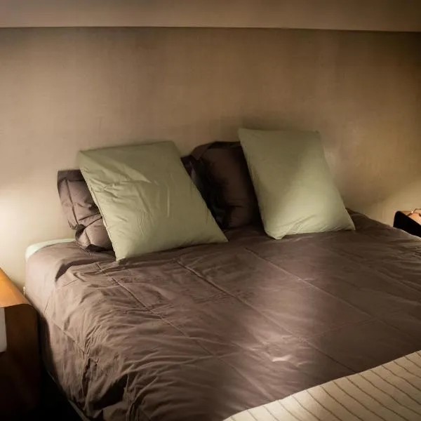 Studio Kittel Guest Room with Private Bathroom, hotel v Bruggách