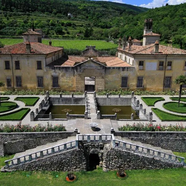 Villa Della Torre, hotel v destinaci Fumane