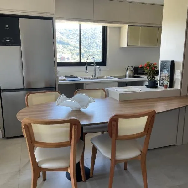 Apto 2Q na Praia Brava, 650m do mar, ao lado de Balneário Camboriú, hotel v destinaci Itajaí