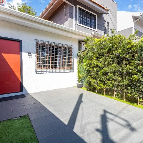 Casa Completa com garagem, hôtel à Curitiba
