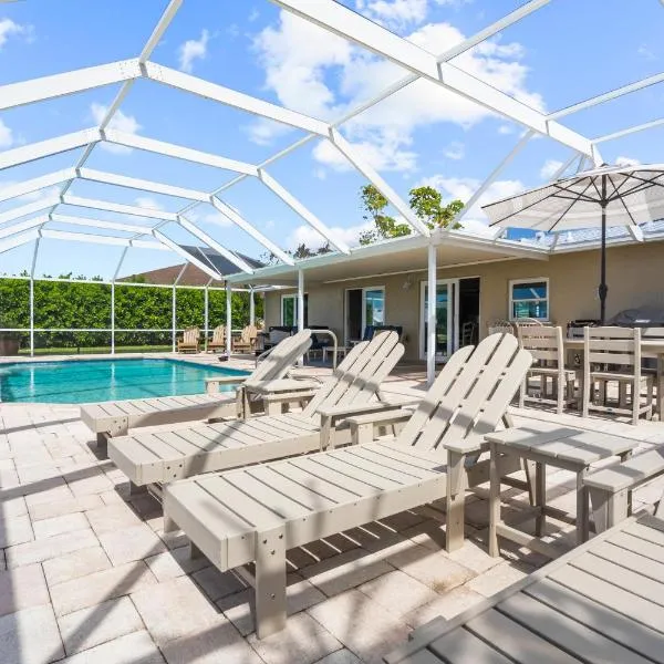 Cozy Cape Cottage Gulf Access, hotel in Waterway Estates