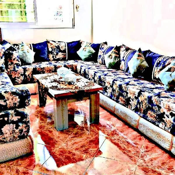 Luxury 3-bedroom apartments 5-min to the Airport, hotel em Fez