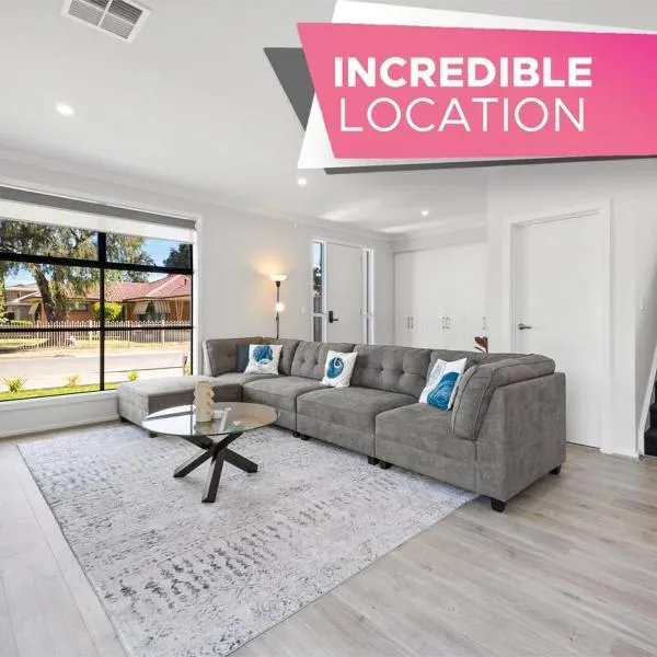 Home Abroad - 3BR with Dedicated Workspace, hotel in Ascot Park