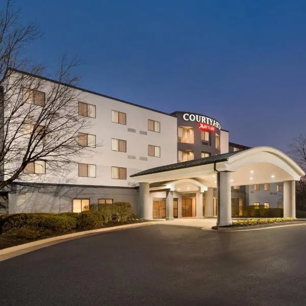 Courtyard by Marriott Potomac Mills Woodbridge، فندق في وودبريدج