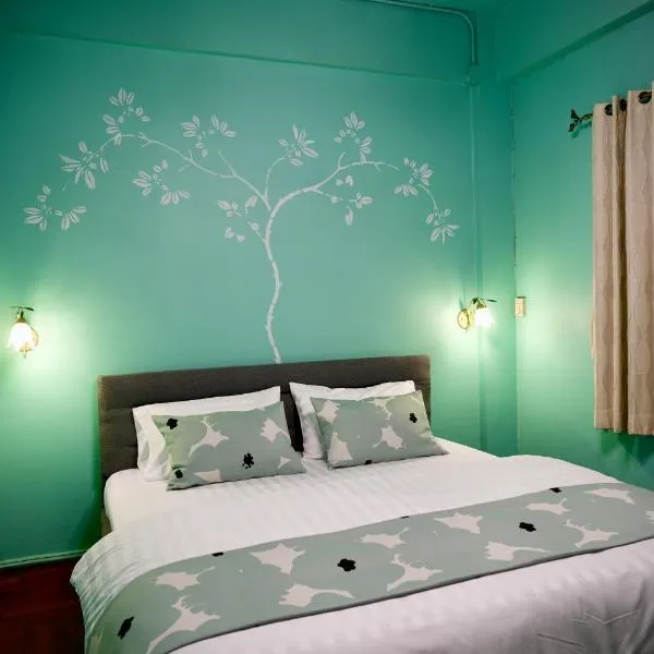 maross bed and room, hotel in Chiang Mai