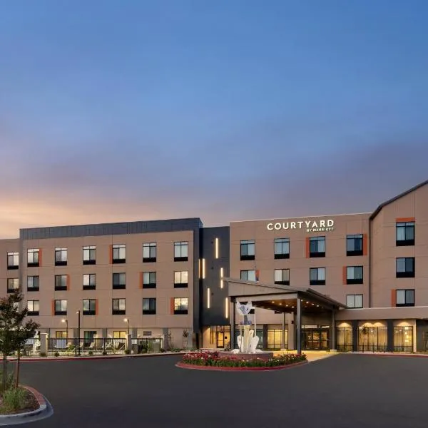 Courtyard by Marriott Petaluma Sonoma County, hotel v destinaci Petaluma