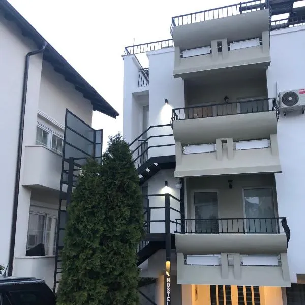 Sky Hostel, hotel sa Pejë