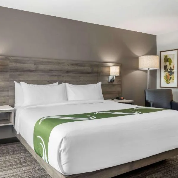 Quality Inn & Suites Amsterdam, hotel v destinaci Fredericton