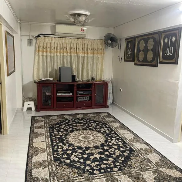 Family House, hotel in Jelutong